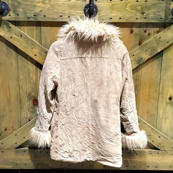 VINTAGE WILSON LEATHER COAT WITH FURRY COLLAR AND TRIM SIZE SMALL - Picture 12 of 12
